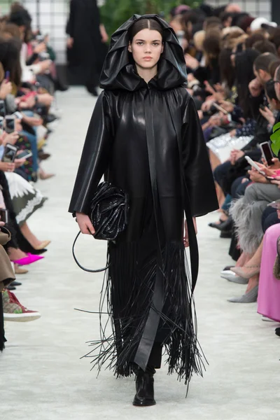 Look 18